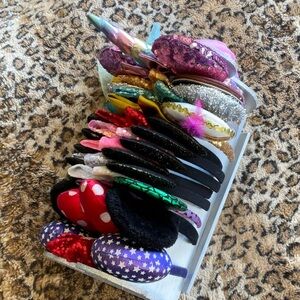 12 Mouse Ears & Sparkly Wooden Stand